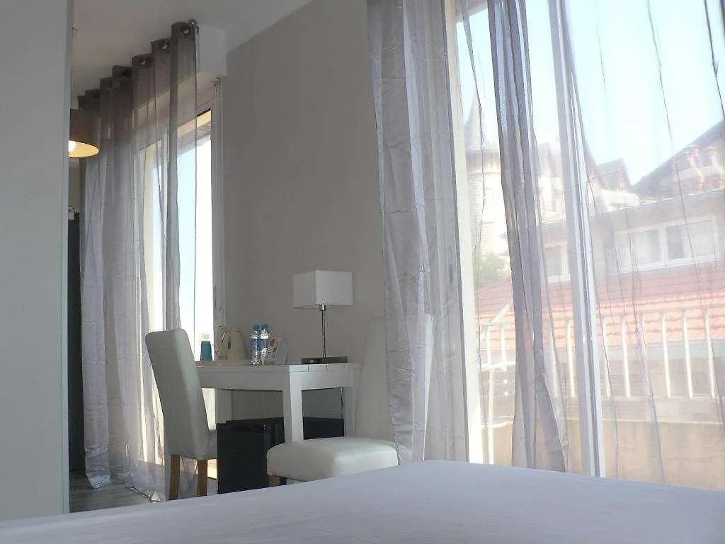 Brit Hotel Marbella Biarritz 3*,